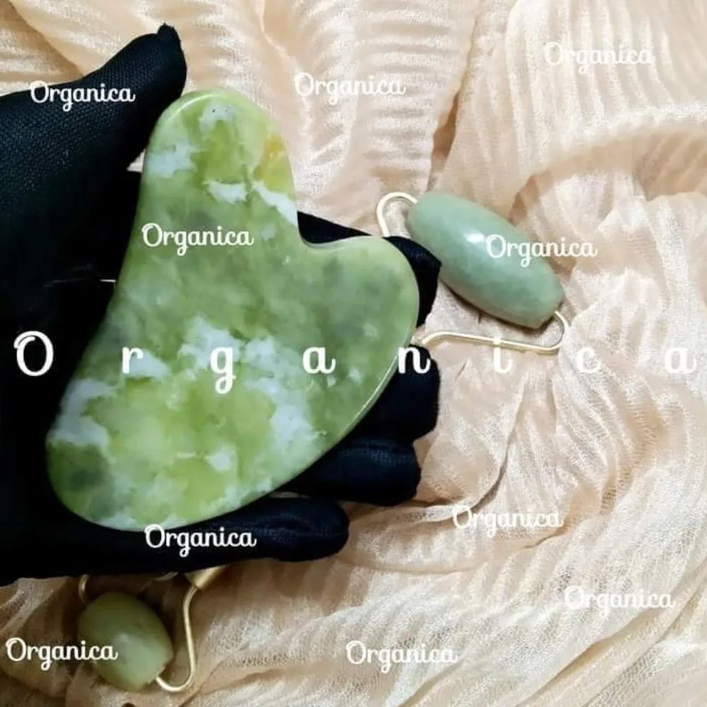 Jade Roller And Gua Sha Set (1)