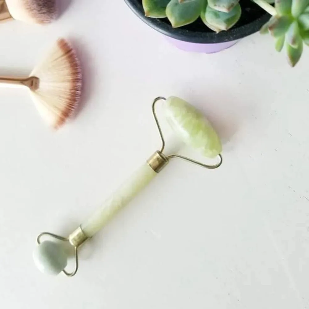 Jade Roller And Gua Sha Set (3)